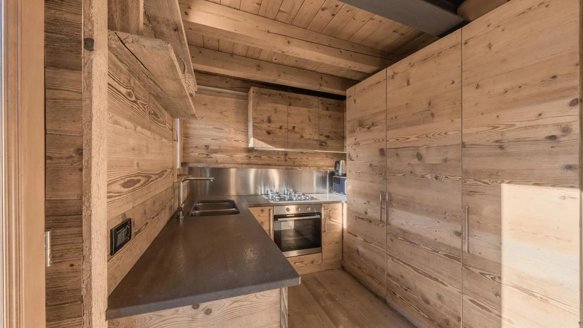 Apartment Nevesole Chalet - Charming Flat Near Dolomiti Ski Slopes San Vito di Cadore Italy