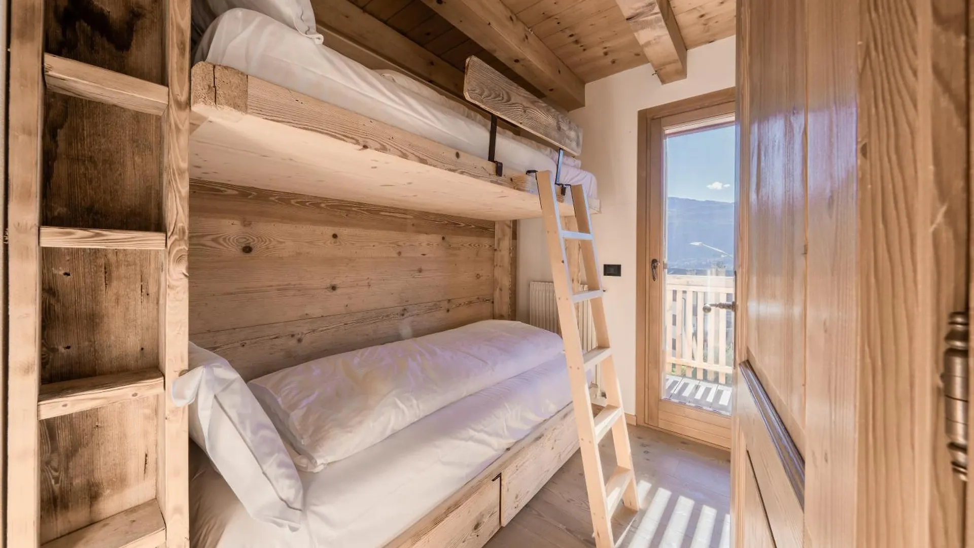 Nevesole Chalet - Charming Flat Near Dolomiti Ski Slopes San Vito di Cadore 0*,  Italy